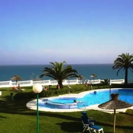 Apartamento A Pie De Playa Y Piscina Nerja